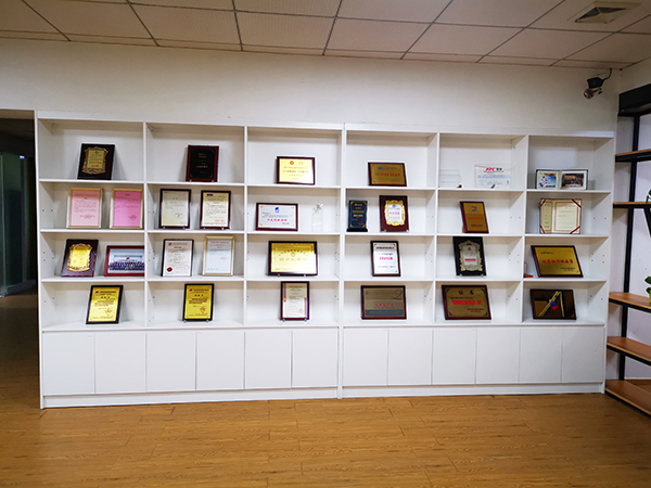 榮譽證書展示區